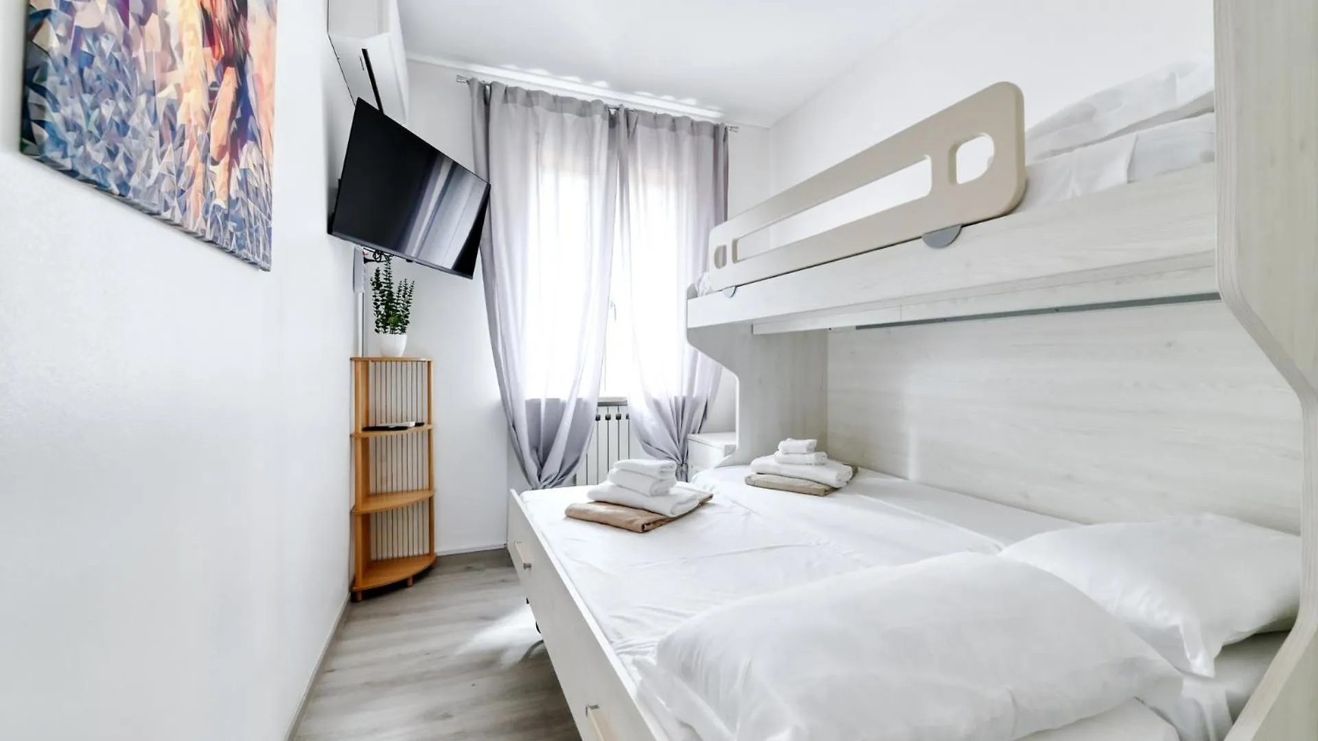 Golden House - Sirmione Holiday 0*,  Ιταλία
